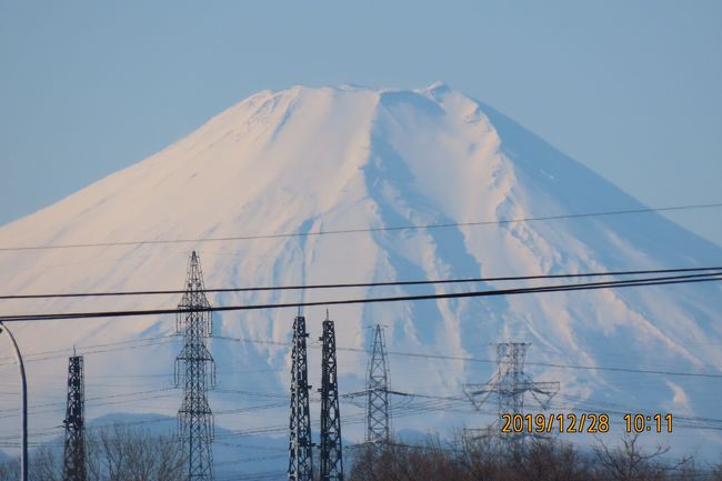 12月28日、午前10寺10分過ぎにふじみ野市より素晴らしい富士山が見られました。　大陸からの寒気団に覆われて西高東低の冬型の気圧配置になったためです。　やっと冬らしくなってきました。<br /><br /><br /><br />＊素晴らしかった富士山