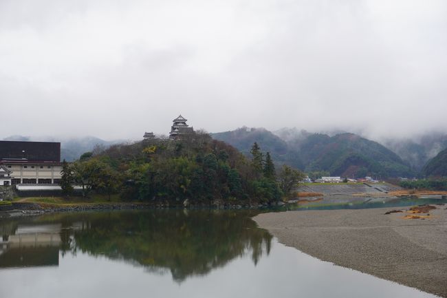 今年の年末は四国へ！<br />『四国グリーン紀行』という魔法の切符を使って、四国一周してきました。<br /><br />目的は城めぐり！<br />四国で日本１００名城に選ばれているものは９つ。<br />その全てを見てきました。<br /><br /><br />2019冬　四国グリーン紀行で行く！四国まるっと城めぐり！　その２<br />https://4travel.jp/travelogue/11581179