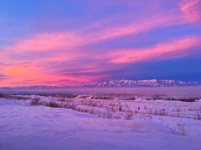 2019クリスマス休暇でユタの親戚を初訪問してきました。アイダホに近いLogan・ローガン３泊、Salt Lake City・ソルトレイクシティ 一泊の計４泊です。<br /><br />出発前は気温氷点下の天気予報にビビッていましたがユニクロのヒートテック（上下）とダウンでOKでした。自然に恵まれたユタでスキーにしょっぱい温泉にと楽しかったです。<br /><br />Loganから移動時間車で約45分程度：<br /><br />スキー:Beaver Mountain:http://www.skithebeav.com/<br />温泉：Crystal Hot Springs:http://www.crystalhotsprings.net/home/<br /><br />Salt Lake CityではダウンタウンのテンプルスクエアとCity Creek Centerを街歩きしました。<br /><br />