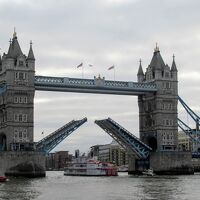 足まめ母娘のロンドン2人旅2回目　④街歩き～大英図書館・二つ目のホテル・タワーブリッジの跳ね橋