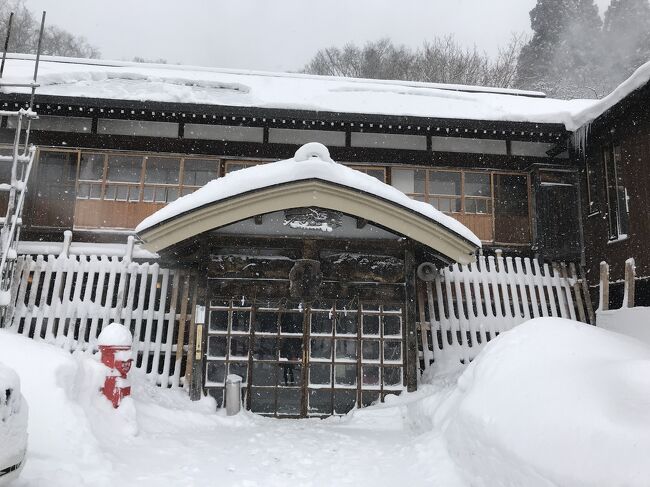 旅のごはん日記。<br /><br />大雪の大晦日にたどり着いた温泉は、日帰り入浴の混雑では知ることができなかった、極上の温泉宿でした。