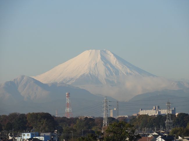 ２０１９－２０２０年シーズンの富士山<br /><br />家から見える富士山です。<br />一部飛行機からの富士山。<br /><br /><br />過去の富士山の写真<br />２０１７－２０１８年　富士山<br />https://4travel.jp/travelogue/11315525<br />２０１６－２０１７年　富士山<br />https://4travel.jp/travelogue/11201726<br />２０１４年－２０１５年<br />http://4travel.jp/travelogue/10971033<br />２０１３年－２０１４年　家から見る富士山<br />http://4travel.jp/travelogue/10842891<br />２０１３年１月から３月の富士山<br />http://4travel.jp/travelogue/10757957<br />２０１２年１０から１２月の富士山<br />http://4travel.jp/travelogue/10725766<br />２０１１－２０１２シーズンの富士山<br />http://4travel.jp/travelogue/10628491<br />２０１０－２０１１シーズンの富士山<br />http://4travel.jp/travelogue/10528806<br />２００９年の富士山<br />http://4travel.jp/travelogue/10306914<br />２００８年－２００９年の富士山<br />http://4travel.jp/travelogue/10297844<br />２００７年－２００８年の富士山<br />http://4travel.jp/travelogue/10197300