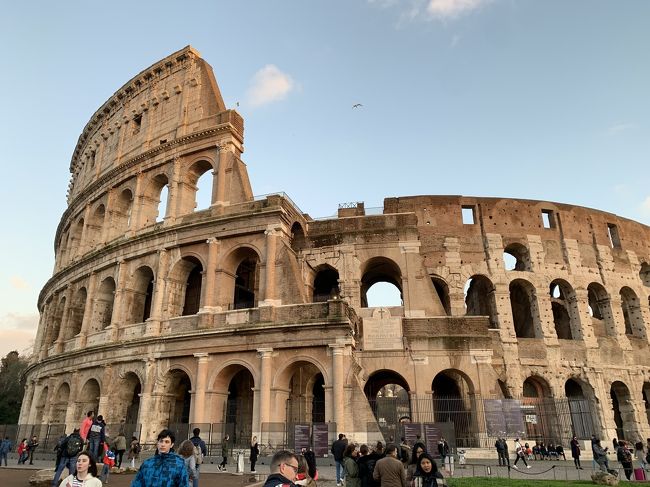 2019年の子連れ旅行の締めは、イタリア・ローマ&バチカン、UAE・ドバイ、オマーン・マスカットを周遊しました。ヨーロッパの数々の都市を訪れましたが、意外にもローマは初、そして初の中東と、とても思い出深い旅になりました。13ヶ月の息子と10日間の旅でしたが、全然楽しめましたよ。<br /><br />ホテルはマリオット チタニウムエリートメンバーの資格を最大限活用すべく、シェラトンに3泊、マリオット パークホテルに1泊しましたが非常に快適でした。ローマは遺跡が多く、子連れでは楽しめないという意見もありますが、我々はそんな事は一切なく、とても充実した旅になりました。<br /><br />宿泊先<br />ローマ・シェラトン・ホテル&コンファレンスセンター
