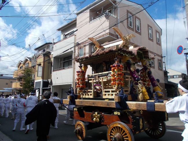 10月といえどもまだ夏のような１０月４日<br />北野天満宮のずいき祭りが行われるとか？　で出かけてみた。<br />神輿はお旅所から最終的には北野神社へ戻る。お旅所に到着した時にはすでに神輿は出発していた。<br /><br />10月22日<br />鞍馬の火祭へ<br />3年前にやってきた鞍馬のお祭りは大変な混雑で街を牛歩で１周したのみで、お旅所には規制で到達できなかった。今回はそれを繰り返さない戦略を立てて、見事にお旅所での祭事を見学できた！<br /><br />１１月５日<br />藤森神社へ<br />火焚き祭りがあるとのことでやってきましたが、時間」をまちがえた。残念ながら見過ごした<br /><br />１１月９日<br />５条通りで鍾馗祭の行列に会う。<br /><br />１１月２３日<br />新熊野神社でも火焚き祭りがあるとのことで、こんどは遅れずに時間を調べて到着。<br /><br /><br />12月7日<br />千本釈迦堂の大根炊きへ<br />長い行列で！