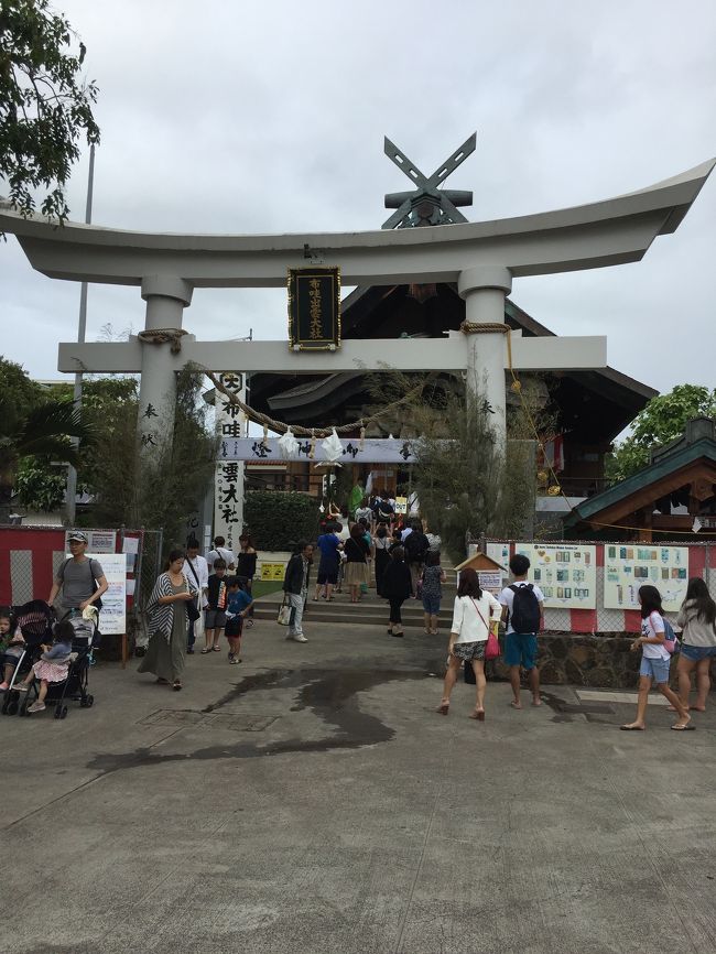 今日はカカアコ →出雲大社以外は特に予定はない日。<br /><br />10時頃アラモアナセンターからhi busにてカカアコ へ。<br /><br />至る所にウォールアートがあって、いわゆる映えスポットばかり。<br />ソルトをチラツッと見学して出雲大社に移動。<br /><br />通常と違って神主さんがいてお参りする時、紙のワシャワシャしたのを頭の辺りで振ってくれる。<br />ご利益あるはず&#10024;<br /><br />ランチはターゲット近くのPHO SAIGONへ。<br /><br />ホテルに戻りしばし休憩後、15時からTギャラリアで振る舞われるおやつを貰いに行くことに。<br />昨日しっかり味わえなかったマラサダが食べたかったけど、プチシュークリームだった&#128517;<br /><br />夜はバンクオブハワイのファーマーズマーケットで夕飯を買い、その後チーズケーキファクトリーでチーズケーキをお持ち帰りして、本日の任務終了。