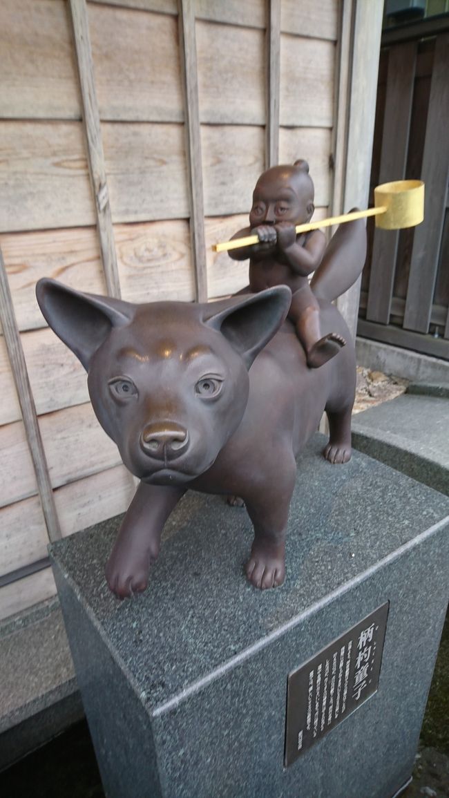 新年初めての旅行は恒例のバス旅行。<br />いつもは北に針路を取り、いちご狩りと初詣が定番だけれど、「来年は元号も変わる最初の年だなあ~」ということで、いちごも食べられて伊勢神宮へお参りに行けるこの1泊2日のツアーに決定。<br />伊勢湾に浮かぶ答志島に宿泊(なんとプラス温泉)、ホンマ物の伊勢海老に舌鼓!?<br /><br />第1日め 8955歩<br /><br />新宿 → 蒲郡 → 伊勢神宮外宮 → 鳥羽港 → 答志港 → 答志島温泉「寿々波」<br /><br />参加者25名、年齢層高め、ご夫婦連れが多かったかな…<br /><br />令和初のお伊勢さま参り② 金剛鐙寺・内宮へ続く
