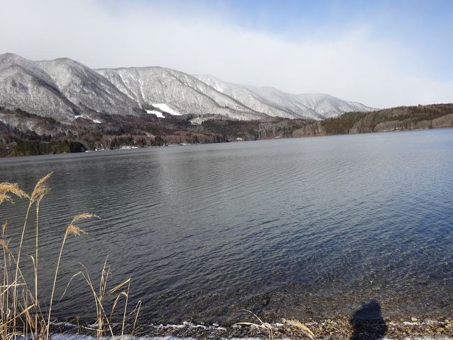 毎年スキー旅行に行くのですが、今年は雪がまったくなく、<br />スキーをあきらめて温泉だけの旅行となりました。<br /><br />ぽかぽかランド美麻はいつも日帰り温泉で行く道の駅なのですが、<br />宿泊施設も運営していて、初めて一泊でお世話になりました。<br /><br />お正月だったからか、期待していた牛肉料理とか、お蕎麦が出ず残念でした・・。<br />温泉はとても良かったです!<br /><br />二泊目の悠々舎は毎年泊まっている所ですが、こちらは常にアットホームで、<br />ご飯もおいしく、楽しかったです!