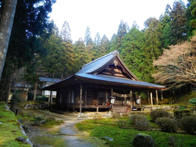 暖かい新春、大原温泉に1泊し、のんびり大原を散策しました。毎年のように訪問している大原ですが、今回は1月2日に開催される来迎院の「修正会」に参席し、2016年の勝林院以来、4年ぶりに聲明を聴くことができました。