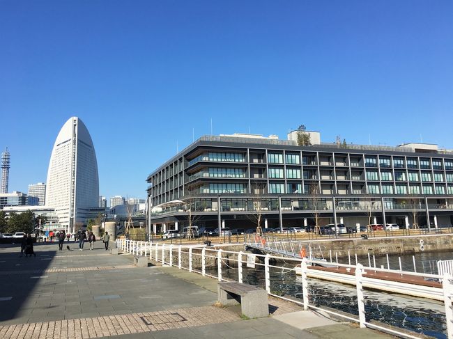 2020年最初の旅行先は、横浜です！<br /><br />目的は、インターコンチネンタル横浜Pier8！<br /><br />横浜は、家から電車で1時間半くらい。<br />近いようで、案外時間がかかる為、<br />ちょっとした旅気分を味わえちゃいます。<br /><br />港町の雰囲気も素敵だし、<br />これで旅行記が3冊目になる<br />大好きな場所です(*‘∀‘)<br /><br />そんな横浜に2つ目の新しい<br />インターコンチが出来たなら、<br />行くしかない！<br /><br />だって、私たちは。。。<br />「I Love インターコンチ！」<br />なのでね(笑)<br /><br />でも、前からあるグランドも<br />無視はできないよね～！<br /><br />そんな訳で、都内在住なのに<br />「ピア8とグランド」の両方を<br />ホッピングすることにしました。<br /><br />予定は、2泊3日でそれぞれ1泊ずつ。<br /><br />しかし、私も夫もピア8が気に入り過ぎて、<br />チェックアウト2時間前に<br />急遽もう1泊延泊することに(^^ゞ<br /><br />お正月の長期休暇を近場で優雅に<br />のんびり過ごしてきました！