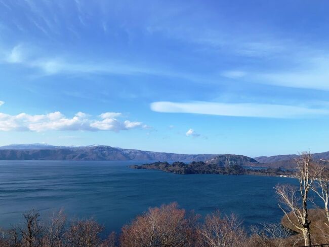 青森県中南部、県内4位の人口を擁する市である十和田をバイクツーリングで訪れました。今回訪れたのは、市街ではなく西部の十和田湖・奥入瀬渓流・八甲田といった自然溢れる地域です。<br />★バイクのロングツーリングは一旦休憩し、十和田湖温泉郷の温泉宿に泊まって奥入瀬渓流をハイキング。<br />★「八甲田・十和田ゴールドライン」のショートツーリングを経て、八甲田山麓の秘湯「谷地温泉」へ。<br />