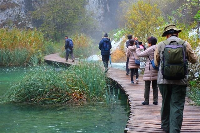 ツアーでプリトヴィッツェ湖群国立公園に行ったときの旅行記です。