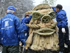 大粒の雪降り“神面装飾道祖神”さま代替わり祭り