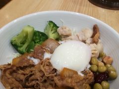 低糖質外食列伝1  吉野家『ライザップ牛サラダ』