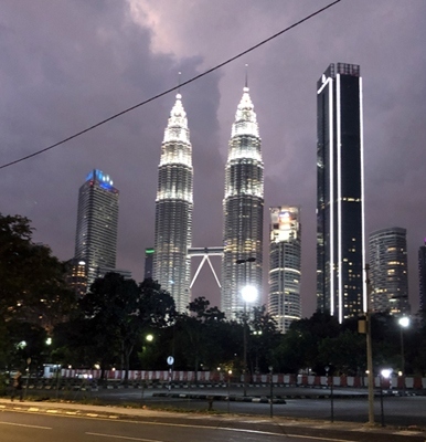 お正月旅行はマレーシアへ！<br /><br />４日目午前：クアラルンプール市内観光<br />　夜：ペトロナスツインタワー夜景観賞<br />５日目：帰国<br /><br />ツアーポイント：<br />★首都クアラルンプールのシンボル「ペトロナスツインタワー」の夜景観賞