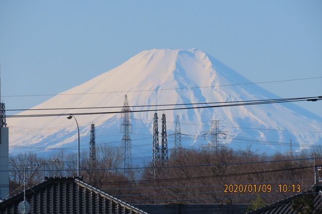 1月9日、午前10時10分過ぎにふじみ野市より素晴らしい富士山が見られました。　大陸からの高気圧が張り出してきて風が強い日だったのでくっきりとした富士山が見られました。<br /><br /><br /><br />＊写真は午前10時13分頃に見られた富士山