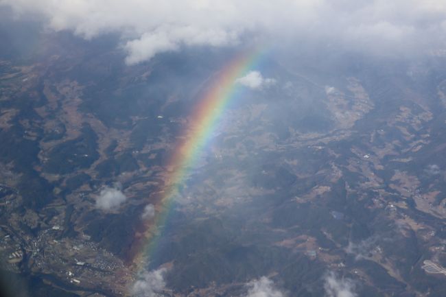 2020年最初のフライト。この日は雨・・・今年のスタートとしては残念だが・・・<br />機内は空いていたし、少しだが景色も楽しめたし・・・今年初としては無難なスタート?<br />羽田から熊本までの空からの景色をお楽しみください。