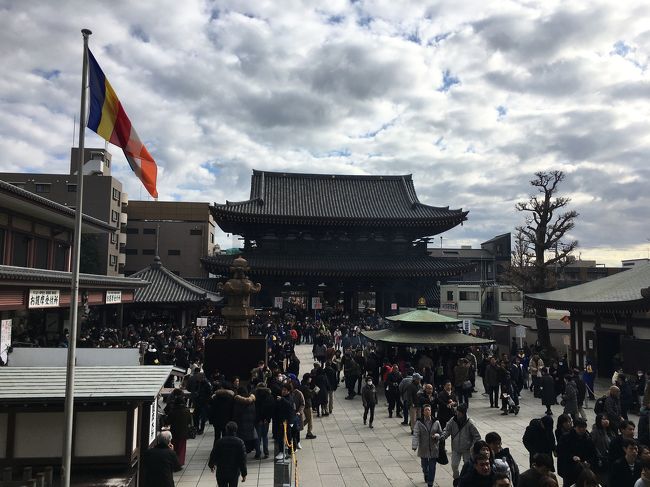 三が日明けの４日ですが、羽田空港に帰省した妻を迎えに行き、穴守稲荷神社と川崎大師に参拝してきました。