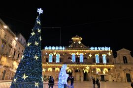 煌めくクリスマスのプーリア♪　Vol.95　☆クリスマスのオストゥーニ旧市街　煌めくリベルタ広場♪