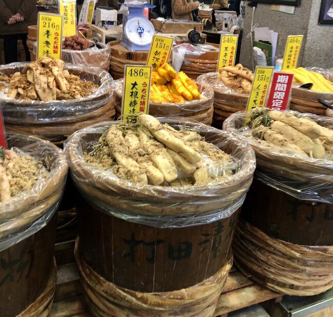 出身地にもかかわらず、金閣寺にもいったことがなかった京都。今回の旅の最大のお目当ては、アマン京都だけどついでに市内観光。そして学生時代には無理だった贅沢な懐石料理を堪能しました。<br /><br />2泊目は少し足を伸ばして滋賀へ。雑誌"自遊人"がプロデュースするHOTEL講へ。町屋と商店街を活かした地域振興の新しい宿泊施設に興味津々。<br /><br />1/10(金)<br />のぞみ 品川駅 9:27 →京都駅 11:35<br />ごだん宮澤(食べログ3.93)にてランチ。<br />金戒光明寺。<br />アマン京都宿泊。<br /><br />1/11(土)<br />金閣寺、晴明神社参拝。<br />近又(食べログ3.75)にてランチ。<br />滋賀県大津のHOTEL講 大津百町宿泊。<br /><br />1/12(日)<br />のぞみ 京都駅→品川駅<br />