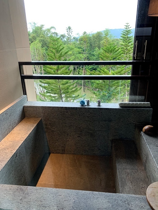 宜蘭力麗威斯汀度假酒店<br /><br />5年ぶりの台湾は、宜蘭の員山温泉にある<br />「ウェスティン宜蘭リゾート」で３泊<br /><br />員山温泉って枯渇してなかったんだ？<br />かなりマイナーな温泉。