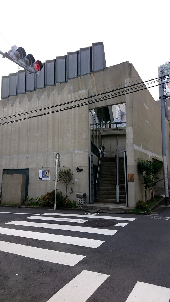 ギャラリーTOMへ行ってきました。鍋島松濤公園の隣です。ここは、盲人 (視覚障害者)が彫刻に触って鑑賞できる場所です。小さな美術館ですが、ゆっくり見ることができます。