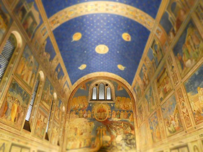 先月に訪問したイタリア・パドヴァのスクロヴェーニ礼拝堂。<br />ジョットの「最後の審判」は圧巻だったなぁ、でも5月にバチカンのシスティーナ礼拝堂で見た、ミケランジェロの「最後の審判」もすごかったなぁ、などと余韻に浸っていたところ、なんと日本国内で両方とも同時に見られる美術館があると言うじゃありませんか！<br />思い立ったが吉日。<br />飛行機を手配し、早速徳島に飛び立つこととしました。<br />せっかくなので、香川県で讃岐うどんも堪能することにします。