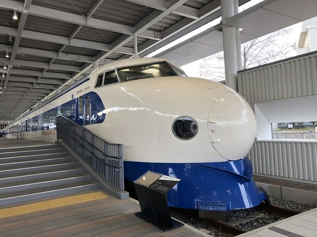 京都に住んでいながら京都鉄道博物館に行ったことがなく、初めて行ってきました。<br />鉄道は動いているのに乗るのが好きなので、展示を見てもねぇとたかをくくっていたのですが、完全に心をつかまれてしまいました。