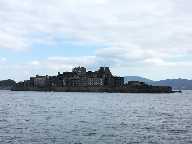 福岡の旅行中、一人でも楽しめそうな長崎 軍艦島に一泊旅行で行ってきました。<br /><br />女性一人旅初心者でも十分に楽しめますので、是非お勧めします。<br /><br />今回は羽田→福岡→長崎→軍艦島→長崎県美術館までお伝えします。