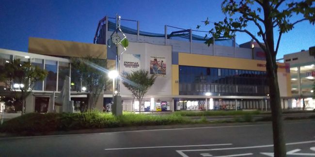 前回、ゴールの地点「東岡崎駅」よりスタートします。<br /><br />節約の為夜行バスを利用して往復したいと思います。<br /><br />今回の移動は夜行バスを利用します。<br />前日深夜「丸の内鍛治屋橋駐車場」出発し「東岡崎駅」に5:20到着予定の「ジャムジャム11便」の乗車します。<br />帰りは「名古屋ささじま」22:45出発し「東京駅」6:36到着予定。「ウィラーT485便 2号車スタンダード」<br />格安夜行バスをいつも利用する際、「異性の方と隣席になる場合があるときもあります。」に了承のチェックをいれるのですが、5年以上一度も異性の方と隣になることはありませんでしたが、この行きのバスで始めて隣に異性が座りました。このチェック項目本当なんだと実感しました。帰りは隣は空席でラッキーでした。<br /><br />1.東岡崎駅から前後駅まで(9月25日 22.2km 50000歩)<br /><br />東岡崎駅 5:10出発 → 前後駅 12:45 到着<br /><br />休憩場所:ローソン中岡崎店・マクドナルド1号線安城店・セブンイレブン刈谷一里山町店・前後駅<br /><br />立寄り:山王温泉喜多の湯(680円)夜行バスに乗る前に汗を流しました。<br /><br />交通費:2300円(東京駅~東岡崎駅) + 2900円(名古屋ささじま~東京駅) + 2038円(前後~名古屋・高速バス停~自宅) = 7238円 <br /><br />今日は涼しい早朝を中心に歩きたいと思います。行きの高速バスは予定より15分ほど早く東岡崎駅に到着。前回(一昨日)ゴールした脇本陣跡まで行きスタート。まだ暗い中暫く歩きました。帰りのバスは前後駅にに到着してから予約しました。今、直前まで予約ができて便利ですね。<br /><br />少し時間が余ったので、「山王駅」からすぐの山王温泉 喜多の湯を利用して汗を流しました。休憩スペースもあるので夜行バスを利用する方はここで時間調整ができます。名古屋ささじまライブバス停はベンチ等がなく、時間潰しも難しいのでおすすめです。<br /><br /><br /><br /><br />
