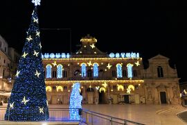 煌めくクリスマスのプーリア♪　Vol.166　☆オストゥーニ　美しいクリスマスツリーの風景♪