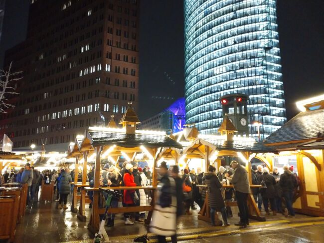 有休消化で少し早めに仕事を納めてベルリンへ。こんなに長い休みをとったのは、社会人になって初めてでした。<br /><br />経緯や目的は初日( https://4travel.jp/travelogue/11582176 )の概要にダラダラ書いてます。<br />この日は親戚宅に行った前後なのであまり内容はありません!<br /><br />ヨーロッパって、本当にクリスマスを過ぎてもクリスマスなんですね 笑<br /><br />Day1 羽田→フランクフルト→ベルリン <br />Day2 ベルリン<br />Day3 省略<br />Day4 ベルリン(★ここの日記)<br />Day5 ベルリン(★ここの日記)<br />Day6 ベルリン→ブリュッセル<br />Day7 ブリュッセル<br />Day8 ブルージュ<br />Day9 ブリュッセル<br />Day10 ブリュッセル→フランクフルト→羽田