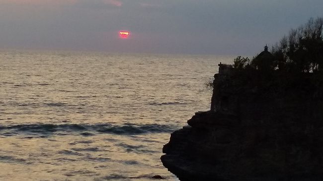 息子の結婚式をバリ島であげ、参加するためにバリ島に到着。その次の日に結婚式。<br />次の日、家族でガイド付の車をチャーターし、有名なウブドのライステラスでランチと観賞。<br />楽しそうなのでZIP LINを経験。<br />その後買い物でウブドの街でショッピング。<br />翌日に、タロット寺院で夕陽を観て、夕食をすませて、帰路に着きました。
