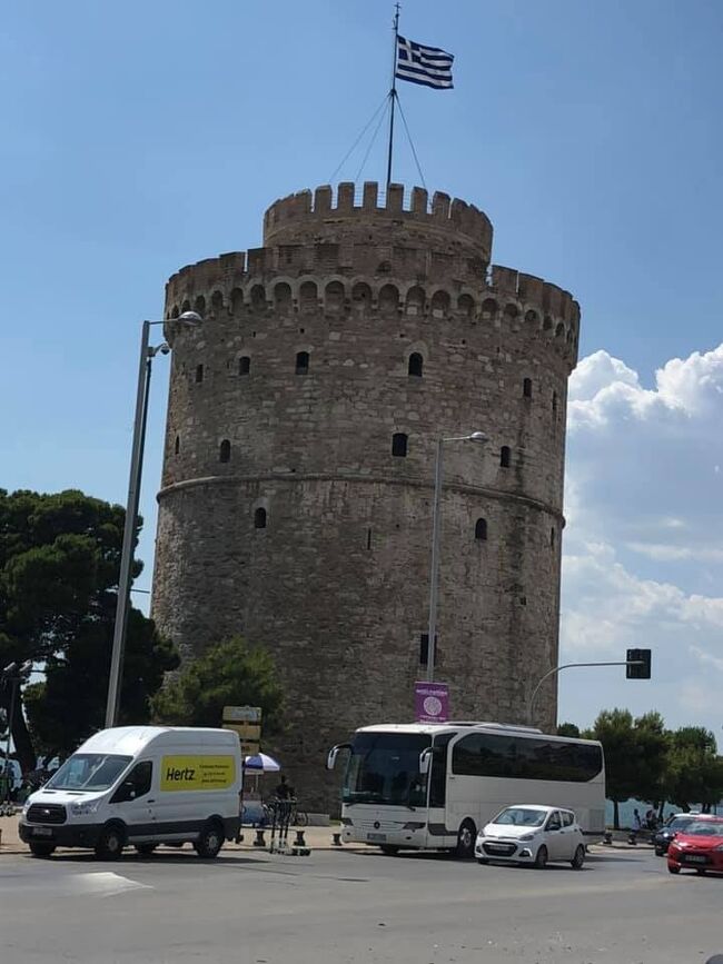 今日はギリシャのテキサロニキに行く。なんか久しぶりにギリシャに帰ってきたが、ギリシャ人の中にはやたらでかい人が混じっている。アレキサンダー大王もギリシャ出身でデカかったらしい。ギリシャも昔は凄い国だったわけだ。