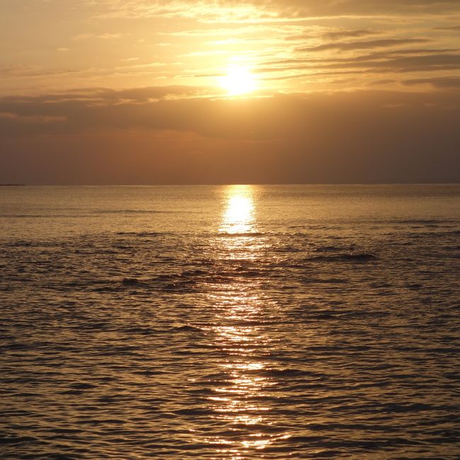 沖縄(1.6) サンセット・ビーチでサンセットを眺める。優雅なひと時。