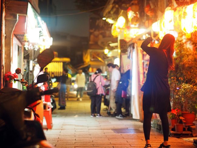 2019年の年越し旅の後編です。<br />今回は台南での滞在なので時間を気にせずに神農街で写真を撮ってみました。<br />そしてうまうまな小籠包やプリンのお店など小好吃を求めてあちこちを<br />巡ってみました。<br />台南はバスでの移動がメインでしたが台北と違って待ち時間がかかります。<br />だけどバスを待ちながら台南の空気を感じるのも悪くないなと感じた旅でした。<br /><br />ーーーーーーーーーーーーーーーーーーーーーーー<br /><フライト><br />12月29日<br />JL811 成田-高雄(NRT→KHH)<br /><br />1月2日<br />JL5144 高雄ー関西(KHH→KIX)<br />JL228 関西ー羽田(KIX→HND)<br /><br /><ホテル><br />Lakeshore Hotel Tainan<br />煙波大飯店台南館<br />ーーーーーーーーーーーーーーーーーーーーーーー