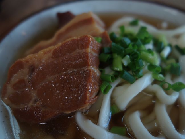 本部に来たなら本部そばを食べたいですね。でも，例のお店は水曜日が定休日。あっ，八重岳支店は水曜日も営業していました。そこへ行きましょう。