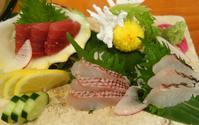 今日の夕食は,これも,いつも来るところです。例の三線のライブをやっているところ。そう,三線のライブを聞きながら夕食をいただきました。豪華ですね。