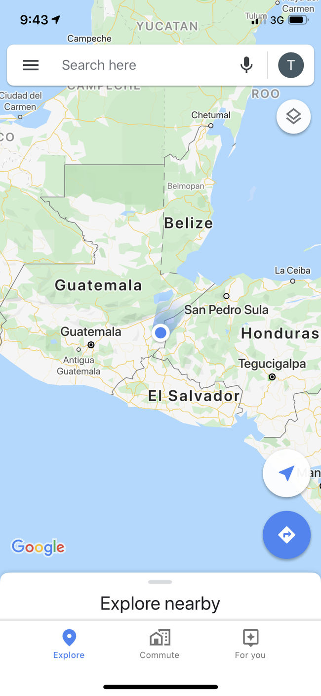 グアテマラのアンティグアからホンジュラスのコパンルイナスへのアクセス 移動方法。<br />ローカルバス乗り継ぎは面倒なのでシャトルバス利用。何軒か旅行社を周り、175ケツァールを提示してきたところで。<br />アンティグア4時発 コパンルイナス10時半着予定。<br />同じバスを使ったアンティグアから1泊2日のコパン遺跡ツアーもアリ。値段はまあまあ高かった記憶。<br /><br />当日4時ちょうどに宿前までピックアップ。<br />想像していたより小さな8人乗りパン。グアテマラシティ含めあちこちピックアップしてドライバー含め8人満員。皆爆睡。<br /><br />ひたすら山道をボーダーまで。くねくね。<br /><br />ボーダーはグアテマラとホンジュラス同一建物しかも窓口は隣り合う。先にグアテマラ出国スタンプをもらい、ホンジュラス入国イミグレに並び直してスタンプをもらう。ホンジュラス入国時30ケツァール or 3USDを支払い。USDのが安くすむ。合計40分ほどで通過。<br />ボーダーからは15分ほどでコパンルイナスの中央公園まで送ってくれる。ATMは中央公園付近に複数あり。<br />予定より早い10時過ぎに到着。