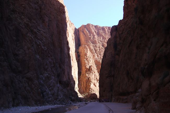 地下水道溝ホッターラ（カナート）とトドラ渓谷