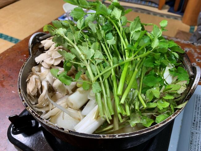 秋田県中西部、県庁所在地の市である秋田を訪れました。江戸時代の久保田藩、明治期の秋田町を経て、明治22年(1889年)に市として発足したこの町は、 中核市に指定され県の政治・経済・交通の中心都市となっています。<br />★秋田市街随一の繁華街「川反」の老舗料理屋で郷土料理をいただく。<br />★江戸時代に藩主が住んでいた久保田城跡とその城下町を散策。