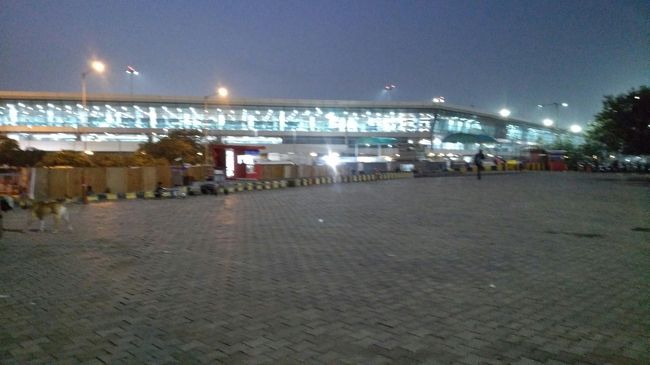 ○○ピクスツアー参加 弾丸インドの旅<br />インドって興味あるけど、ちょっと・・・って思ってる人多いと思います。<br />私もそうでした。<br />そこで、ちょこっとインドに触れてみるにはちょうどいいツアーを見つけたので友達誘って行っちゃいました!<br />1日目成田~デリー<br />2日目デリー観光~ジャイプール<br />3日目ジャイプール観光~アグラ<br />4日目アグラ観光~デリー 出国<br />5日目~成田<br /><br />