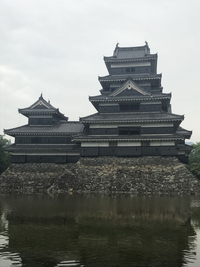 以前から松本城に行ってみたくて<br />東京からレンタカーで長野県に行くことにしました。<br /><br />1日目は安曇野、2日目は伊豆に泊まりました。