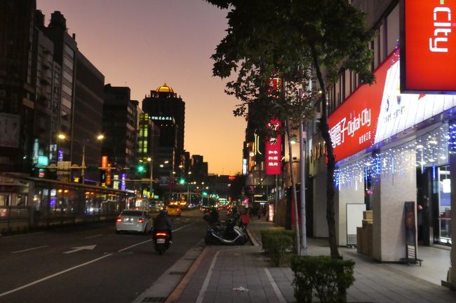 1泊6日　台湾貧乏旅行　台湾三日目・新年快楽編16(東門まで歩いて、一旦ホテルへ)