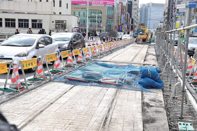 JR御茶ノ水駅前の工事の進捗中に出現した、都電錦町線の線路です。<br />多くの方が撮影されてました。<br />いずれ解体されてしまうのでしょうね、残念です。