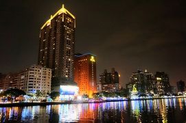 年越し　台東・知本温泉　④　（高雄港周辺と愛河の夜景）