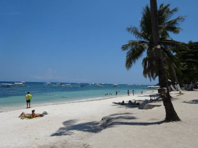 また絶対来たい！と思っていたボホール島。念願かなってやってきました♪<br />前回は観光したり、離島に行ったり、バイクで島めぐりしたり<br />とパワフルに楽しみましたが・・<br />今回はホテルの部屋でゆっくりしてることが多い旅となりました。<br /><br />最初にどうなる事かと思った飛行機欠航のトラブルもありました(^-^;<br />