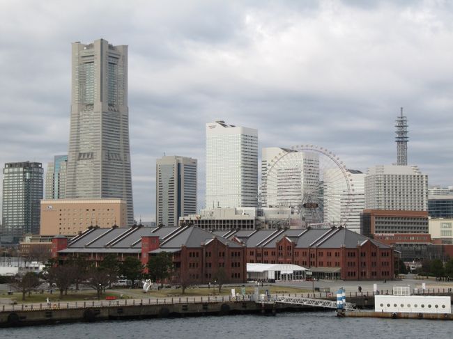 2020年1月25日に横浜。横浜と言えばいつも中華街で呑んで食べて帰るだけというワンパターンで、いまだに横浜市街のことは全然知らないのが現実。<br /><br />横浜市役所がまもなく移転、新庁舎は2020年1月末に完成予定。変わりゆく時代の中、今も一昔前と何ら変わらぬ姿を残し続ける建造物もありました。<br /><br />おのぼりさんとなり、横浜観光スポットを基本、徒歩で散策してきました。