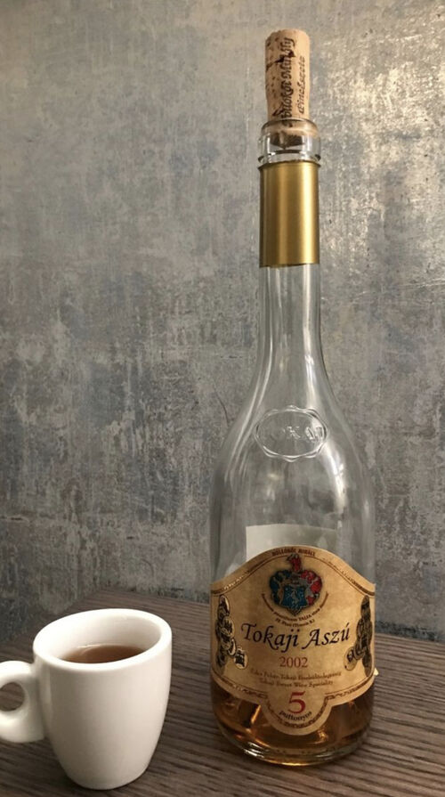 トカイワイン「Tokaji Aszú」を賞味する』ブダペスト(ハンガリー トカイワイン「Tokaji Aszú」を賞味する』ブダペスト(ハンガリー
