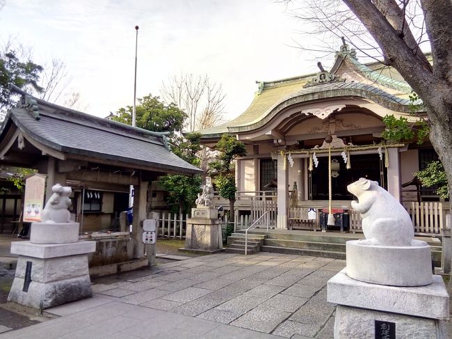 年末に四谷へ<br /><br />ここんとこ神社巡り（木鼻・狛犬巡り）が楽しくて、隙あらば周辺神社をチェック！<br /><br />四谷といえば、映画「君の名は。」の舞台にもなった神社があるんじゃなかったっけ？<br />行ってみよう！<br /><br />年始は戸部へ<br /><br />朝のニュースで、杉山神社の回せる「狛ねずみ」が<br />行きたい行きたいっ！<br /><br />けど、年始はどこもかなりな人出<br />いつも年始参りする実家最寄の小さな八幡様も、いちだんと人出増し増しな感じだったし<br />1月末なら少し落ち着くかな。行ってみよう