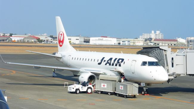 毎年その年初めの飛行機に乗る旅行は、ＪＡＬ利用が定番になっています。その理由は、その年の初搭乗後、ＪＡＬのボーナスマイルが５，０００マイル（ＪＧＣ３，０００マイル＋ＪＡＬカード２，０００マイル）積算されるからです。<br /><br />例年だと、福岡～大阪（伊丹）を利用する事が多いのですが、今年は１月に大阪の実家に帰る予定がない為、違う行き先を色々検討していました。<br /><br />そんな中、福岡～宮崎便だと運賃が安い事、以前の仕事の出張以外で宮崎市内に泊まった覚えがない事などから宮崎市に行く事に決めました。<br /><br />当初は、往復ともＪＡＬ便利用で考えていましたが、福岡～宮崎間は幾つかの選択肢がある為、復路にのみＪＡＬを利用し、往路は違う方法を検討しました。<br /><br />それは、Ａ．ＷＥＢ購入だと最も安い、福岡（天神ｏｒ博多）～宮崎間高速バス利用　Ｂ．電車に乗る事も好きなので、博多～宮崎間のＪＲ特急利用（時間帯によっては大分駅で乗り換え） Ｃ．Ｂ＆Ｓみやざき（博多～新八代：九州新幹線＆新八代駅前～宮崎駅：高速バス）の３通りだったのですが、最終的に、約3時間ちょいで行け、早特１４だと５，０９０円の料金になる、３．で行く事に決めました。<br /><br />Ｂ＆Ｓみやざき公式サイト（ＪＲ九州）：https://www.jrkbus.co.jp/kousoku/detail/6<br /><br /><br />今回の日程・行程は下記の通りです。<br /><br /><br />１月１９日（日）<br /><br /><br />博多　０９：０４－さくら５４１号－新八代　０９：５５<br /><br />新八代駅前　１０：０３－Ｂ＆Ｓみやざき５４１号（宮崎交通運行便）－宮崎駅　１２:０８<br /><br /><br />・宮崎駅前＆ホテル周辺散策<br />・宮崎風土 あっぱれ食堂でランチ（宮崎牛の炙り握り寿司定食）<br />・宮崎県庁　外観観光<br />・宮崎神宮　参拝<br />・夜のニシタチエリア散策<br /><br /><br />コンフォートホテル宮崎　泊　ダブルスタンダード（１５平米）朝食無料　４，８００円（公式サイト予約：２１日前早割＆５００円割引クーポン）<br /><br />ホテル公式サイト：https://www.choice-hotels.jp/hotel/miyazaki/<br /><br /><br />１月２０日（月）<br /><br /><br />橘通３丁目バス停－宮崎交通路線バス－宮崎駅<br /><br />・宮崎駅構内散策<br /><br />宮崎　１１：：３６－特急にちりん３号－宮崎空港　１１：４７（３６０円の普通運賃で乗車可能）<br /><br />・宮崎空港内（旅客ターミナルビル内外＆展望デッキ）散策<br /><br />宮崎　１３：５５－ＪＡＬ３６３０－福岡　１４：５０<br /><br /><br /><br />ＪＡＬ（Ｊ－ＡＩＲ）３６３０便で、宮崎～福岡間を搭乗した時の様子です。<br /><br />コメントは、一部を除いて省略させて頂きます。